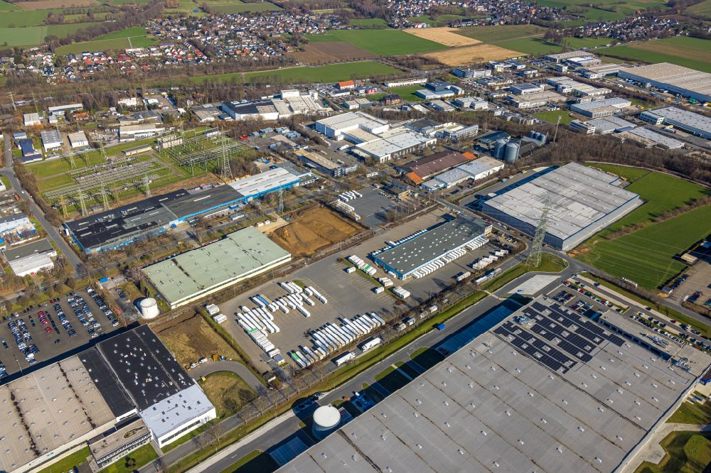 Unna von oben - Industrie- und Gewerbegebiet im Ortsteil Industriepark Unna in Unna im Bundesland Nordrhein-Westfalen, Deutschland