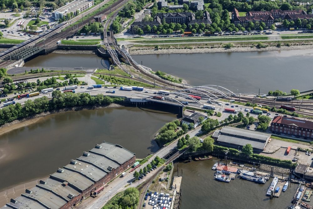 Hamburg aus der Vogelperspektive: Industrie- und Gewerbegebiet im Ortsteil Veddel in Hamburg