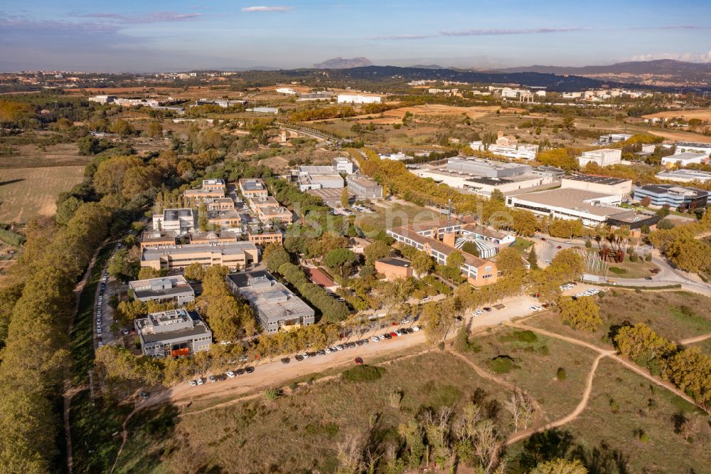 Cerdanyola del Valles von oben - Industrie- und Gewerbegebiet Parc Tecnologic del Valles in Cerdanyola del Valles in Catalunya - Katalonien, Spanien