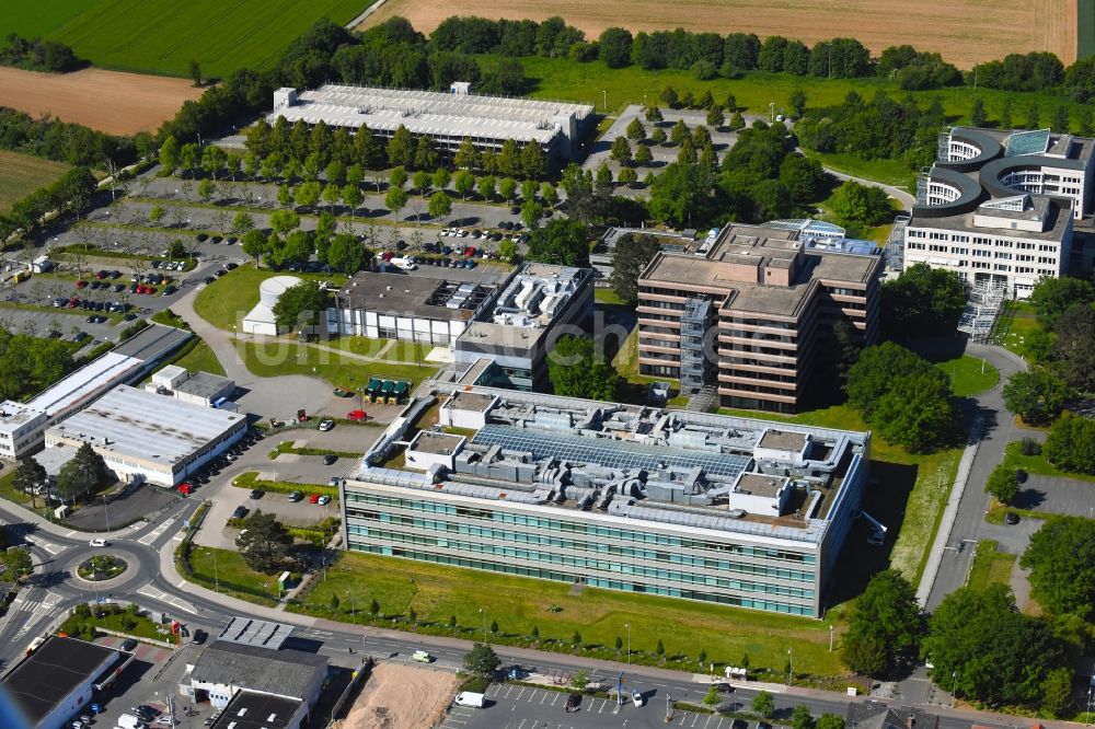Schwalbach am Taunus von oben - Industrie- und Gewerbegebiet der Procter & Gamble Konsumgüterforschung in Schwalbach am Taunus im Bundesland Hessen, Deutschland