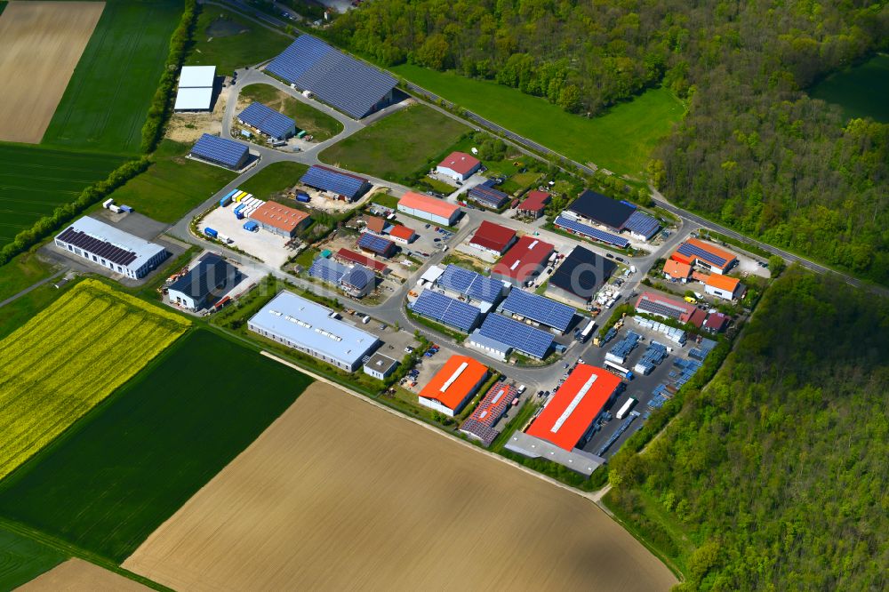 Rödelsee aus der Vogelperspektive: Industrie- und Gewerbegebiet in Rödelsee im Bundesland Bayern, Deutschland