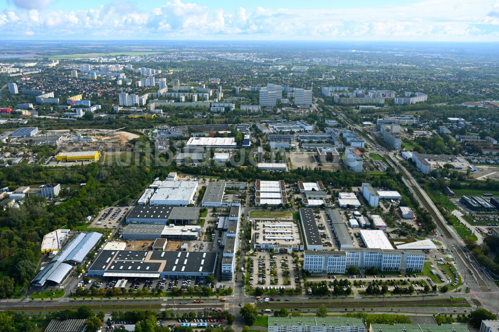 Berlin aus der Vogelperspektive: Industrie- und Gewerbegebiet Rhinstraße - Alle der Kosmonauten in Berlin, Deutschland
