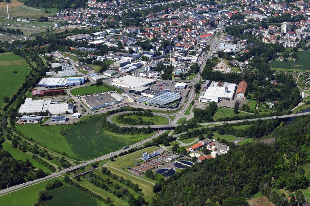 Waldshut-Tiengen aus der Vogelperspektive: Industrie- und Gewerbegebiet Schlüchtwiesen in Waldshut-Tiengen im Bundesland Baden-Württemberg, Deutschland