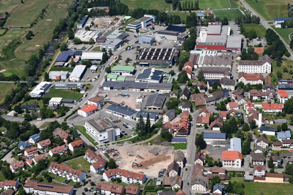 Schopfheim aus der Vogelperspektive: Industrie- und Gewerbegebiet in Schopfheim im Bundesland Baden-Württemberg, Deutschland