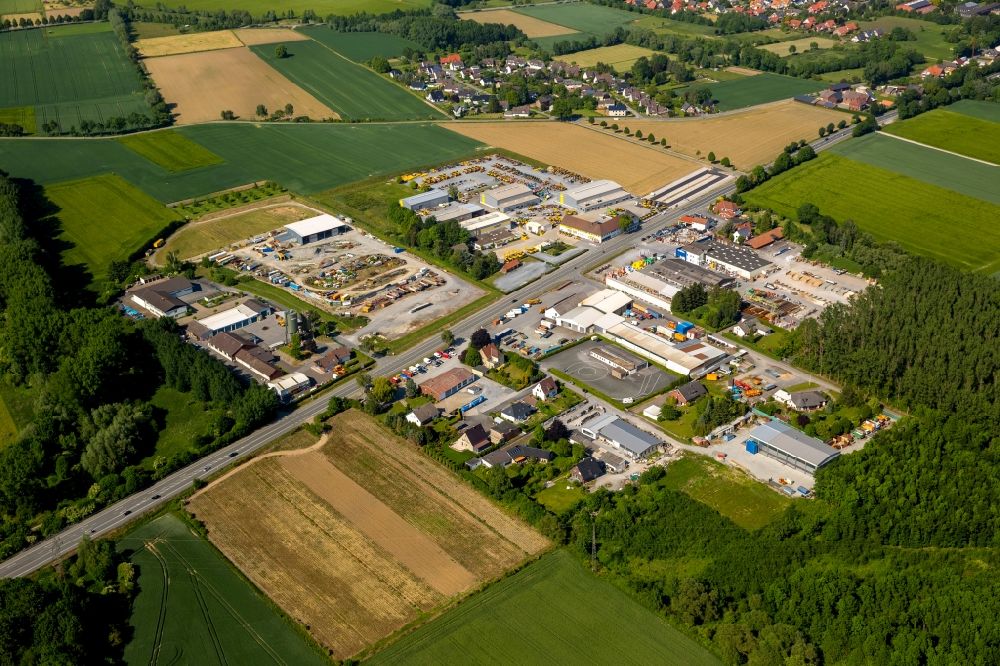 Luftaufnahme Erwitte - Industrie- und Gewerbegebiet an der Soester Straße - B55 in Erwitte im Bundesland Nordrhein-Westfalen