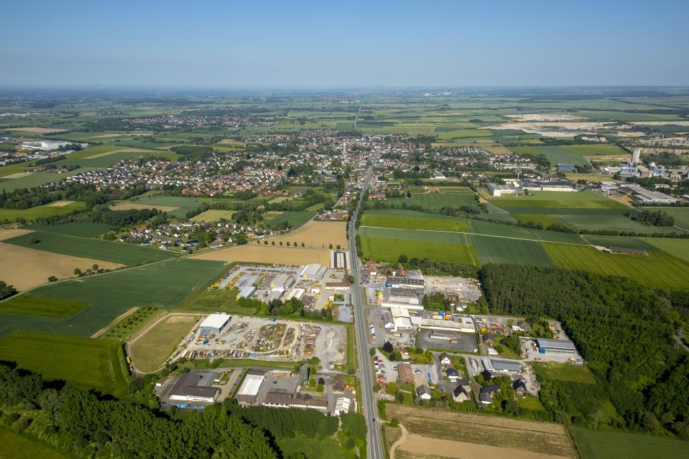 Erwitte aus der Vogelperspektive: Industrie- und Gewerbegebiet an der Soester Straße - B55 in Erwitte im Bundesland Nordrhein-Westfalen