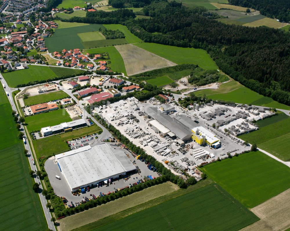 Teising aus der Vogelperspektive: Industrie- und Gewerbegebiet in Teising im Bundesland Bayern, Deutschland