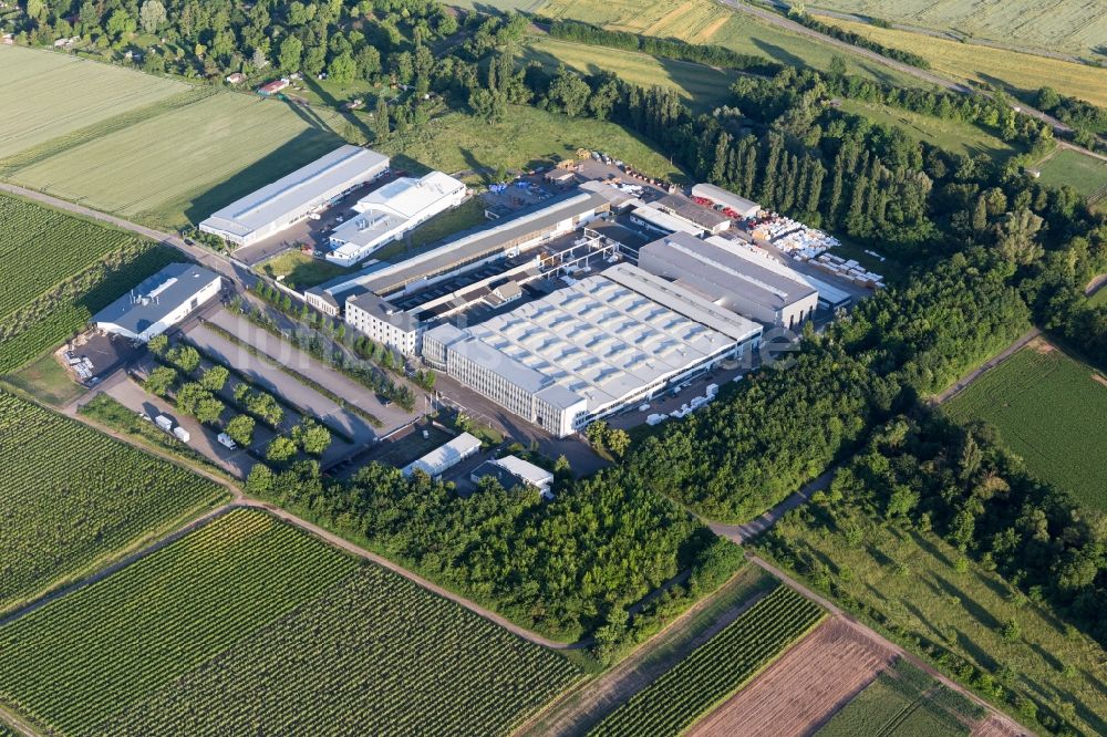 Worms aus der Vogelperspektive: Industrie- und Gewerbegebiet in Worms im Bundesland Rheinland-Pfalz, Deutschland