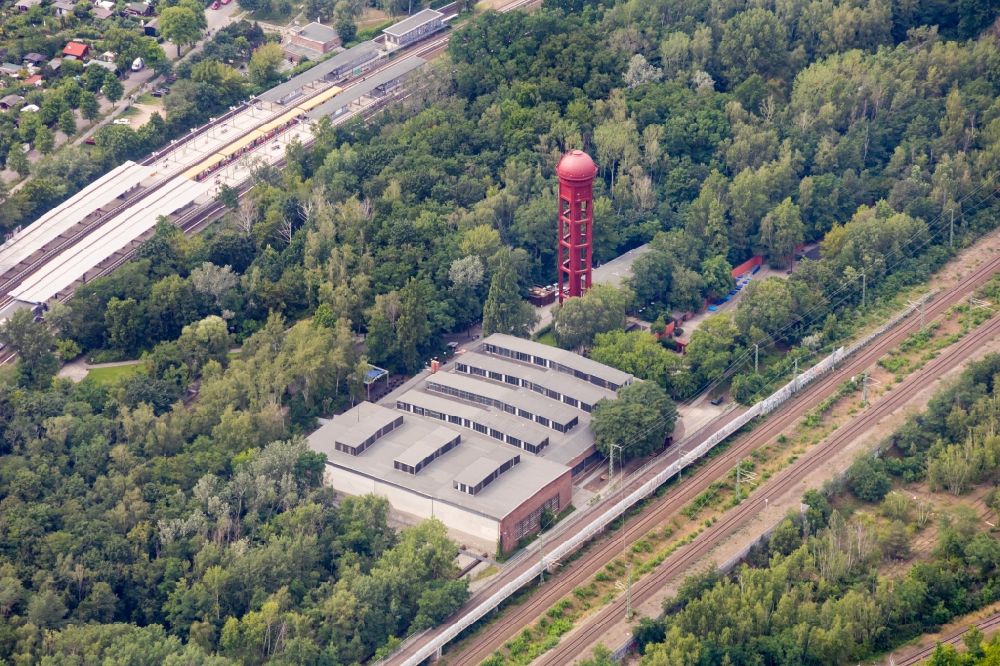 Berlin aus der Vogelperspektive: Industriedenkmal Alter Wasserturm in Berlin, Deutschland