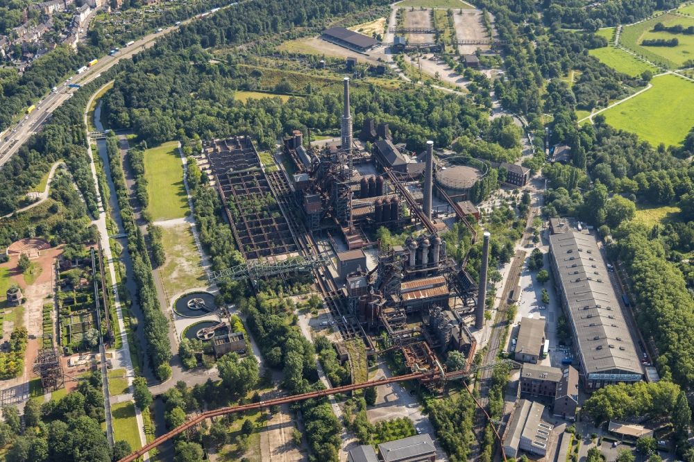 Duisburg aus der Vogelperspektive: Industriedenkmal der power-ruhrgebiet GmbH in Duisburg im Bundesland Nordrhein-Westfalen