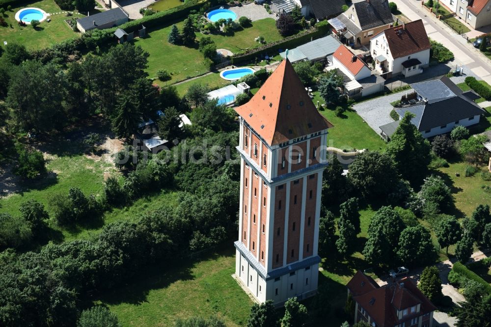 Aken von oben - Industriedenkmal Wasserturm in Aken im Bundesland Sachsen-Anhalt