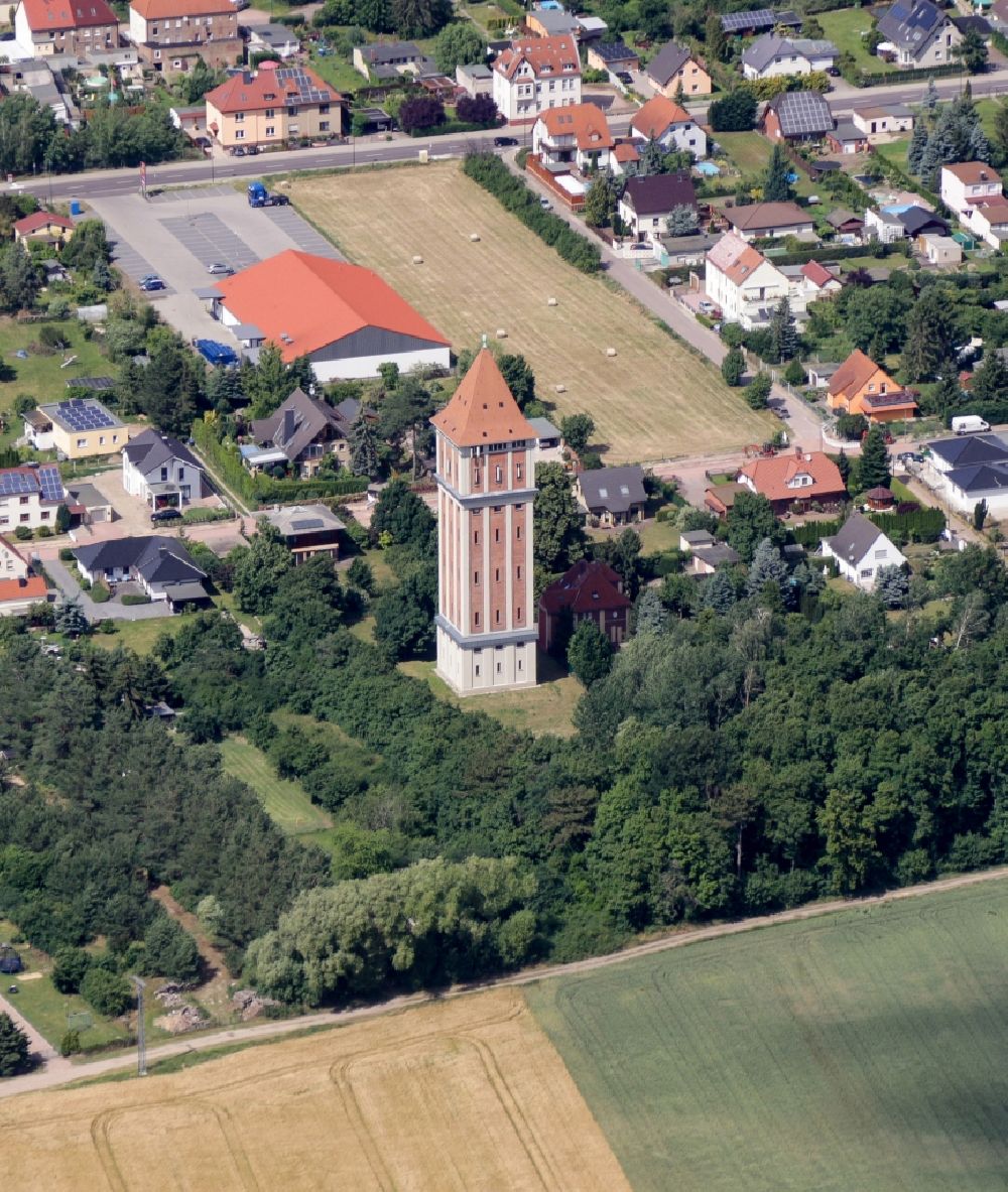 Luftbild Aken - Industriedenkmal Wasserturm in Aken im Bundesland Sachsen-Anhalt, Deutschland