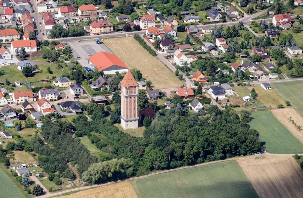 Luftaufnahme Aken - Industriedenkmal Wasserturm in Aken im Bundesland Sachsen-Anhalt, Deutschland