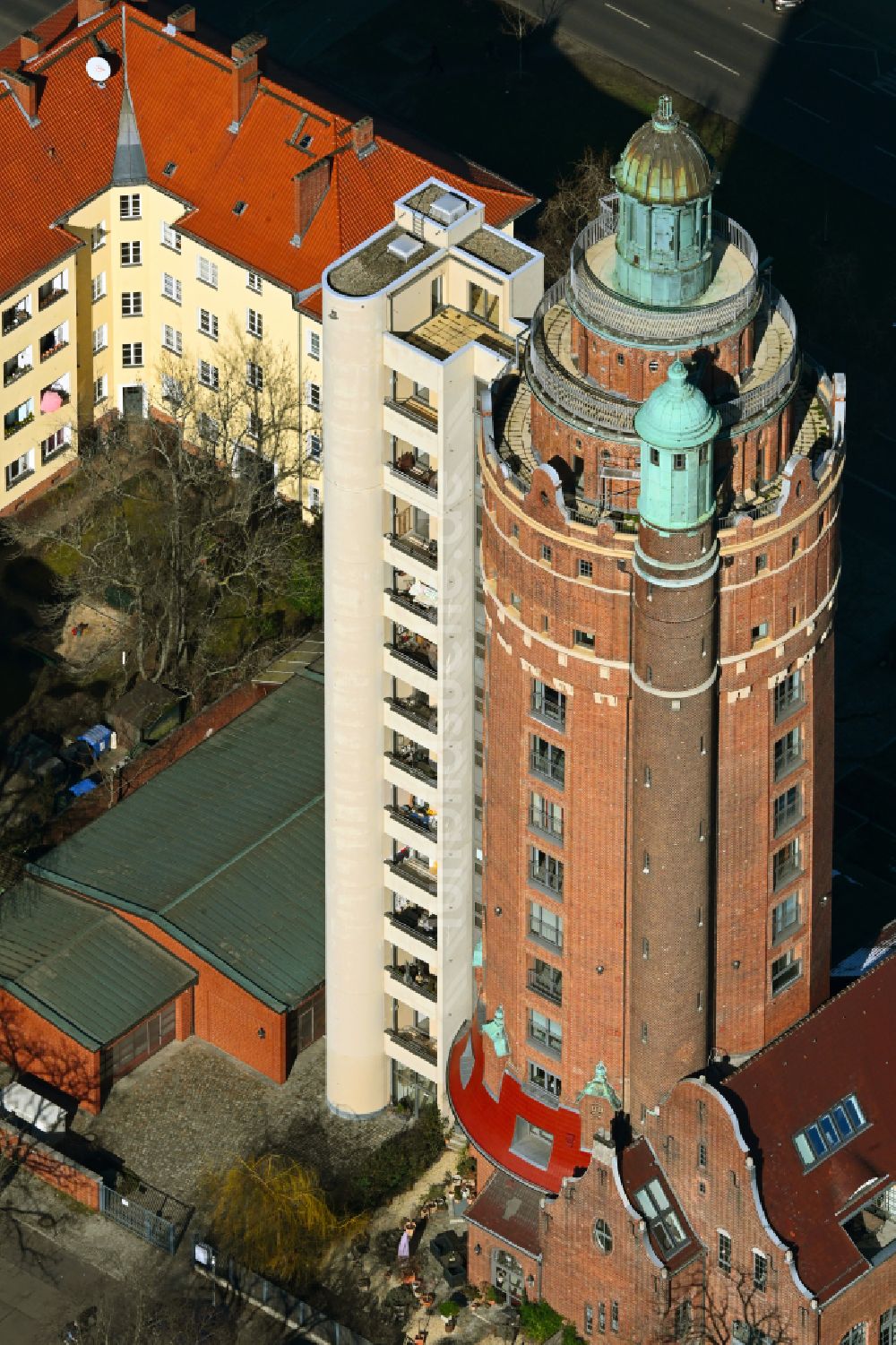 Berlin aus der Vogelperspektive: Industriedenkmal Wasserturm in Berlin, Deutschland
