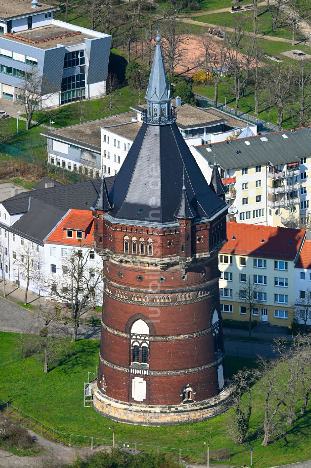 Dessau aus der Vogelperspektive: Industriedenkmal Wasserturm in Dessau im Bundesland Sachsen-Anhalt, Deutschland