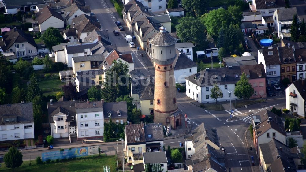 Luftbild Neuwied - Industriedenkmal Wasserturm im Ortsteil Engers in Neuwied im Bundesland Rheinland-Pfalz, Deutschland