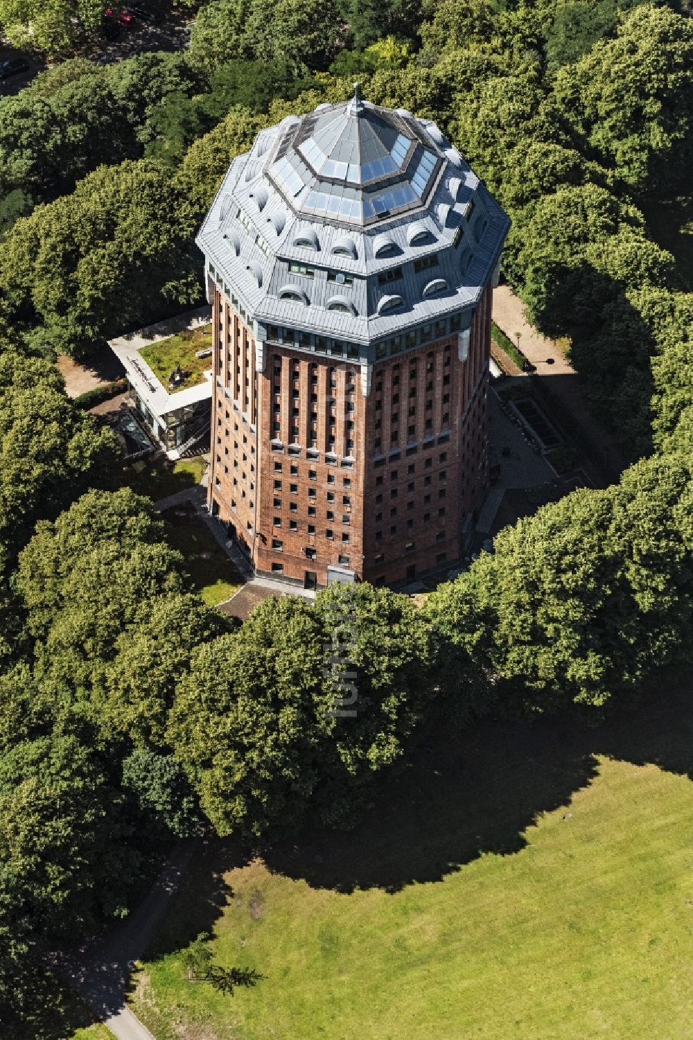 Luftbild Hamburg - Industriedenkmal Wasserturm im Ortsteil Sternschanze in Hamburg, Deutschland