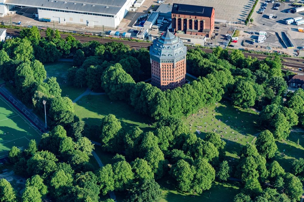 Luftbild Hamburg - Industriedenkmal Wasserturm im Ortsteil Sternschanze in Hamburg, Deutschland