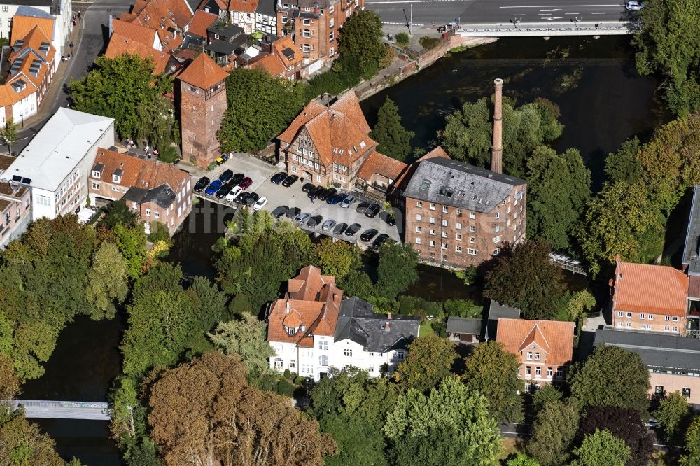 Luftbild Lüneburg - Industriedenkmal Wasserturm und Ratsmühle in Lüneburg im Bundesland Niedersachsen, Deutschland