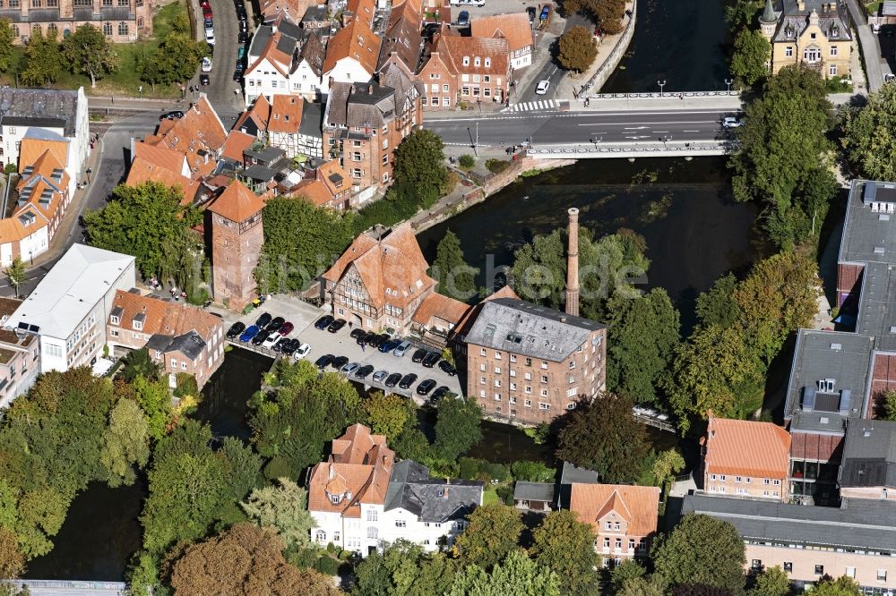 Luftaufnahme Lüneburg - Industriedenkmal Wasserturm und Ratsmühle in Lüneburg im Bundesland Niedersachsen, Deutschland