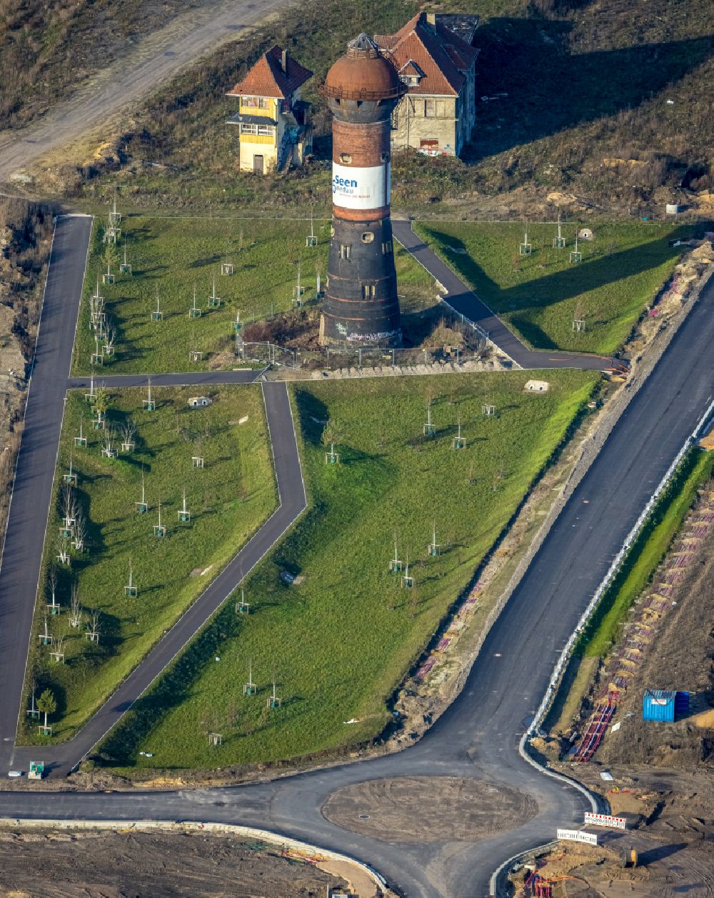 Luftbild Duisburg - Industriedenkmal eines Wasserturmes in Duisburg im Bundesland Nordrhein-Westfalen, Deutschland