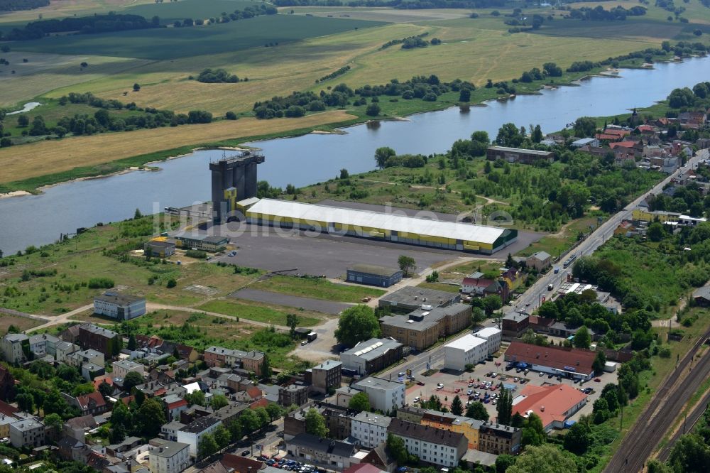 Magdeburg von oben - Industriegebiet am Elbe-Ufer und ehemalige Anlage von Fahlberg-List in Magdeburg im Bundesland Sachsen-Anhalt