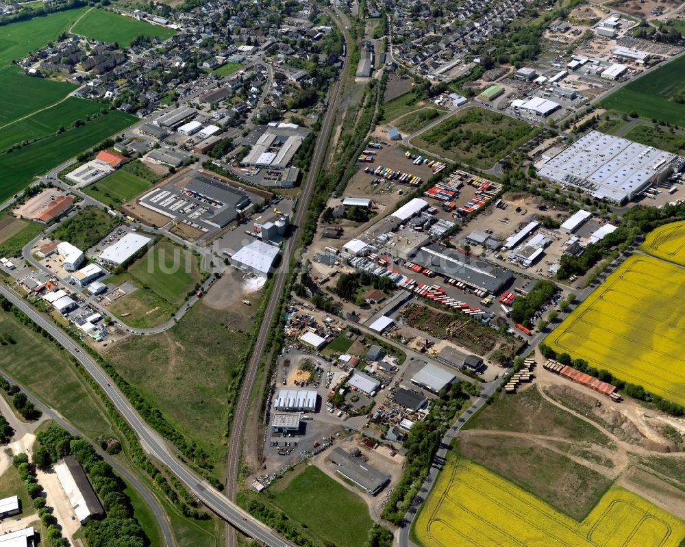 Luftaufnahme Mendig - Industriegebiet im Osten des Stadtteils Niedermendig in Mendig im Bundesland Rheinland-Pfalz