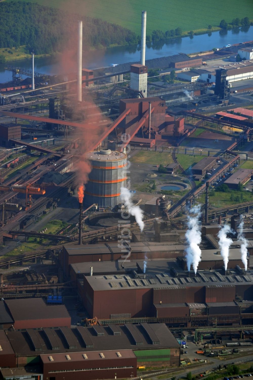 Salzgitter aus der Vogelperspektive: Industriegebiet des Stahlwerkes der Salzgitter AG in Salzgitter im Bundesland Niedersachsen