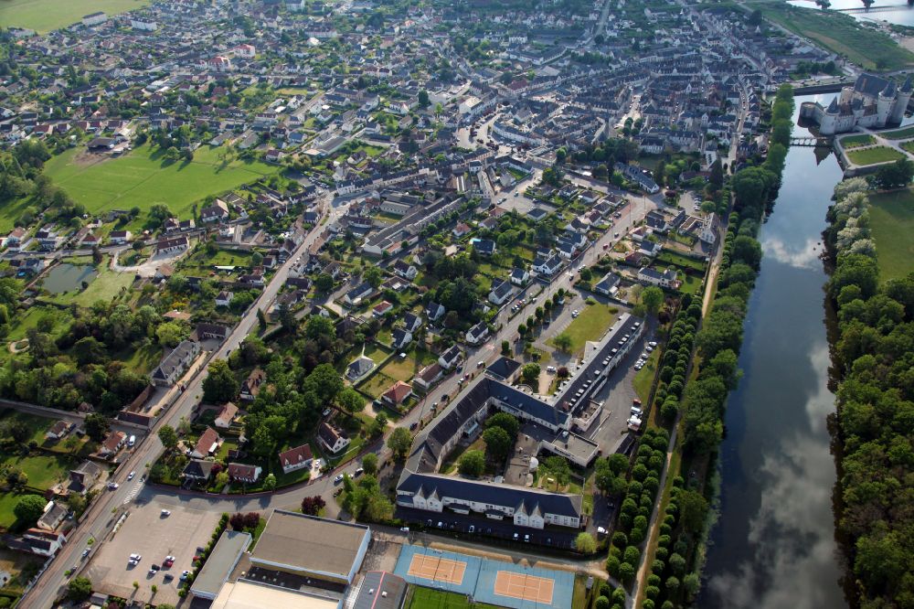 Luftaufnahme Sully-sur-Loire - Innenstadt in Sully-sur-Loire in Centre-Val de Loire, Frankreich