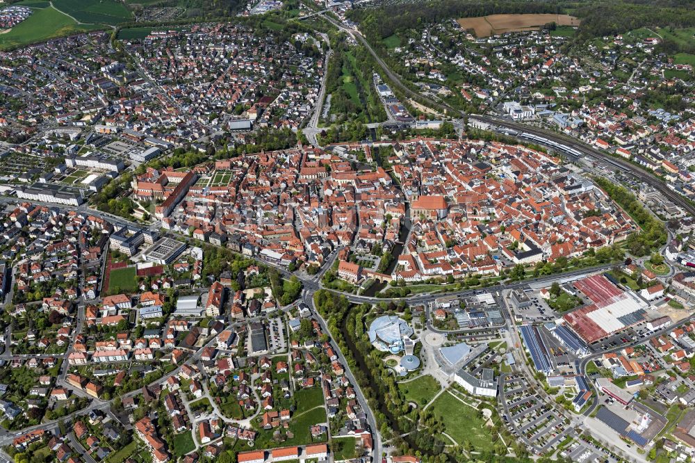 Amberg aus der Vogelperspektive: Innenstadtbereich mit der Basilika St. Martin in Amberg im Bundesland Bayern, Deutschland