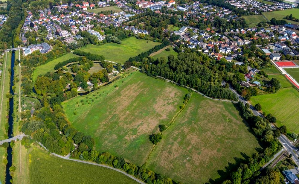 Hamm von oben - Innenstadtbereich am Stadtrand mit landwirtschaftlichen Feldern am Burghügel Mark in Hamm im Bundesland Nordrhein-Westfalen, Deutschland