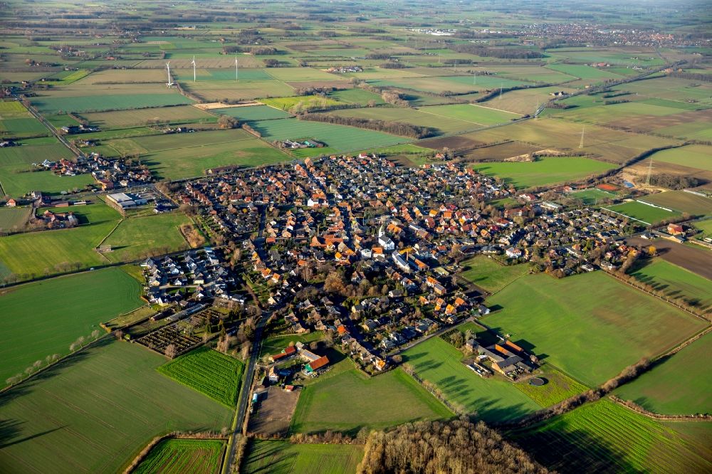 Luftaufnahme Drensteinfurt - Innenstadtbereich am Stadtrand mit landwirtschaftlichen Feldern in Drensteinfurt im Bundesland Nordrhein-Westfalen, Deutschland