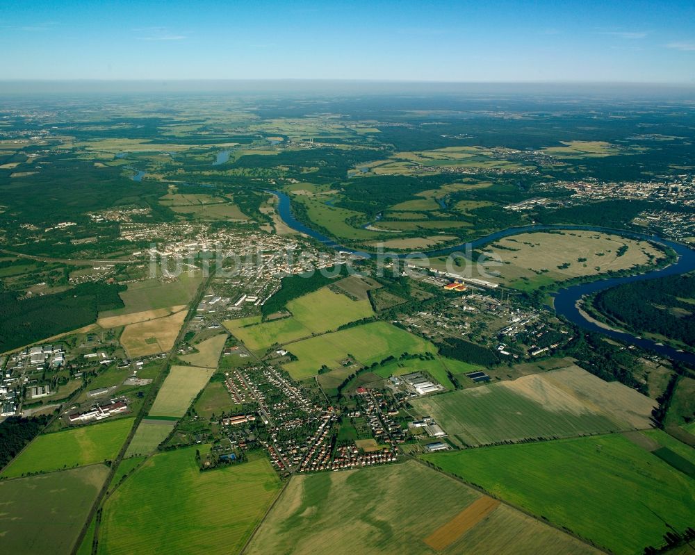 Luftbild Roßlau Elbe - Innenstadtbereich am Stadtrand mit landwirtschaftlichen Feldern in Roßlau Elbe im Bundesland Sachsen-Anhalt, Deutschland