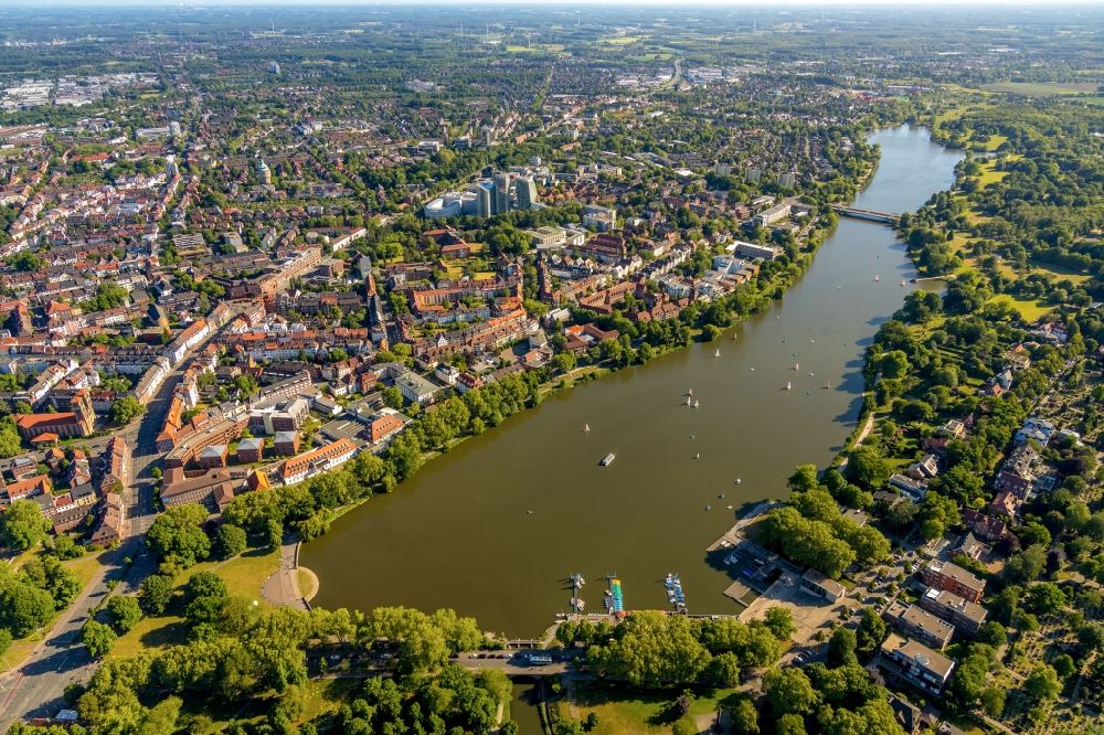 Luftaufnahme Münster - Innenstadtbereich an den Uferbereichen Aasee im Ortsteil Pluggendorf in Münster im Bundesland Nordrhein-Westfalen, Deutschland