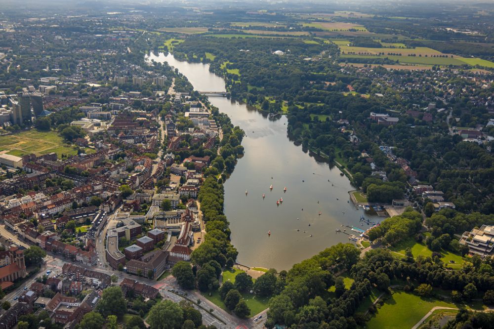 Luftaufnahme Münster - Innenstadtbereich an den Uferbereichen Aasee im Ortsteil Pluggendorf in Münster im Bundesland Nordrhein-Westfalen, Deutschland