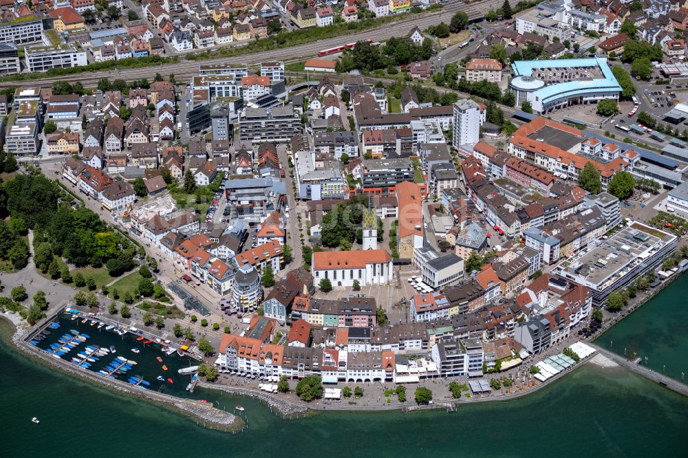 Luftbild Friedrichshafen - Innenstadtbereich an den Uferbereichen des Bodensee in Friedrichshafen im Bundesland Baden-Württemberg, Deutschland