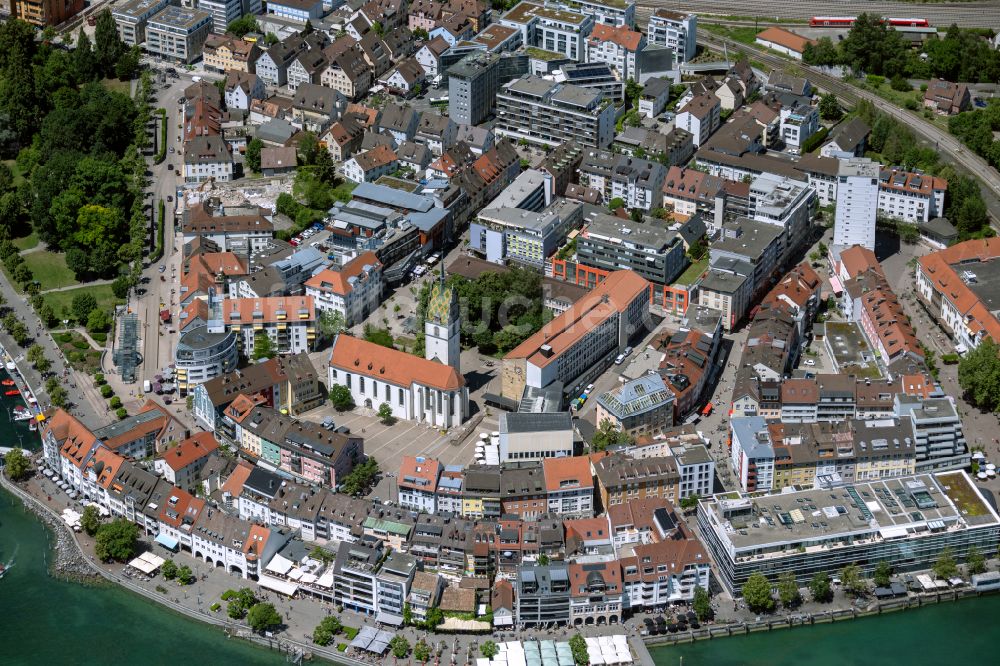 Friedrichshafen von oben - Innenstadtbereich an den Uferbereichen des Bodensee in Friedrichshafen im Bundesland Baden-Württemberg, Deutschland