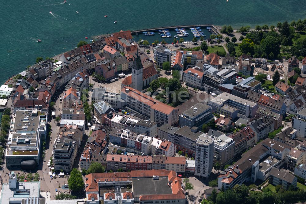 Friedrichshafen aus der Vogelperspektive: Innenstadtbereich an den Uferbereichen des Bodensee in Friedrichshafen im Bundesland Baden-Württemberg, Deutschland