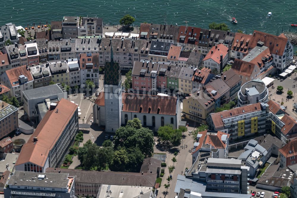 Luftaufnahme Friedrichshafen - Innenstadtbereich an den Uferbereichen des Bodensee in Friedrichshafen im Bundesland Baden-Württemberg, Deutschland