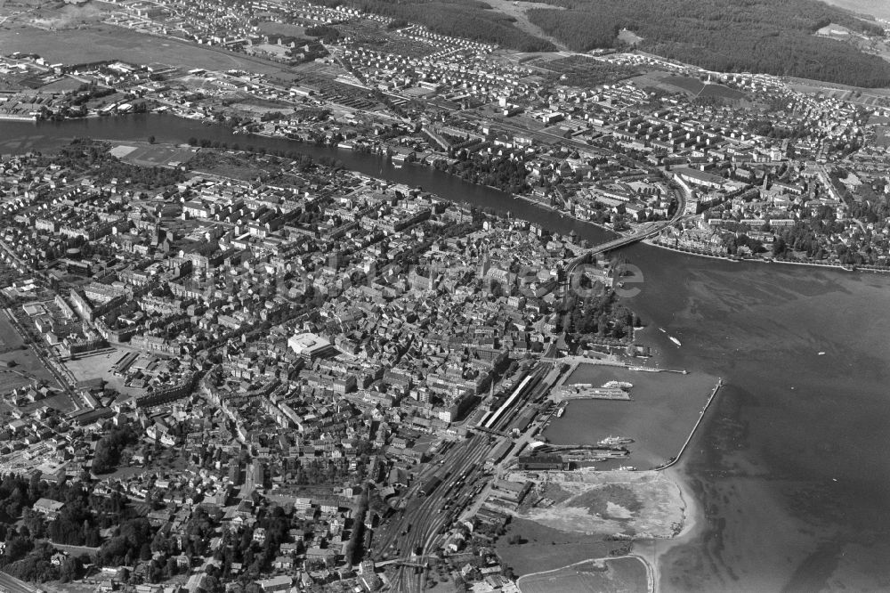 Luftbild Konstanz - Innenstadtbereich an den Uferbereichen des Bodensee in Konstanz im Bundesland Baden-Württemberg, Deutschland