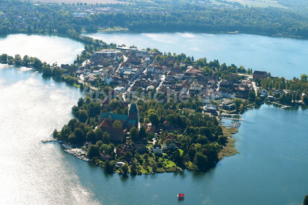 Luftbild Ratzeburg - Innenstadtbereich an den Uferbereichen Küchensee - Domsee in Ratzeburg im Bundesland Schleswig-Holstein, Deutschland