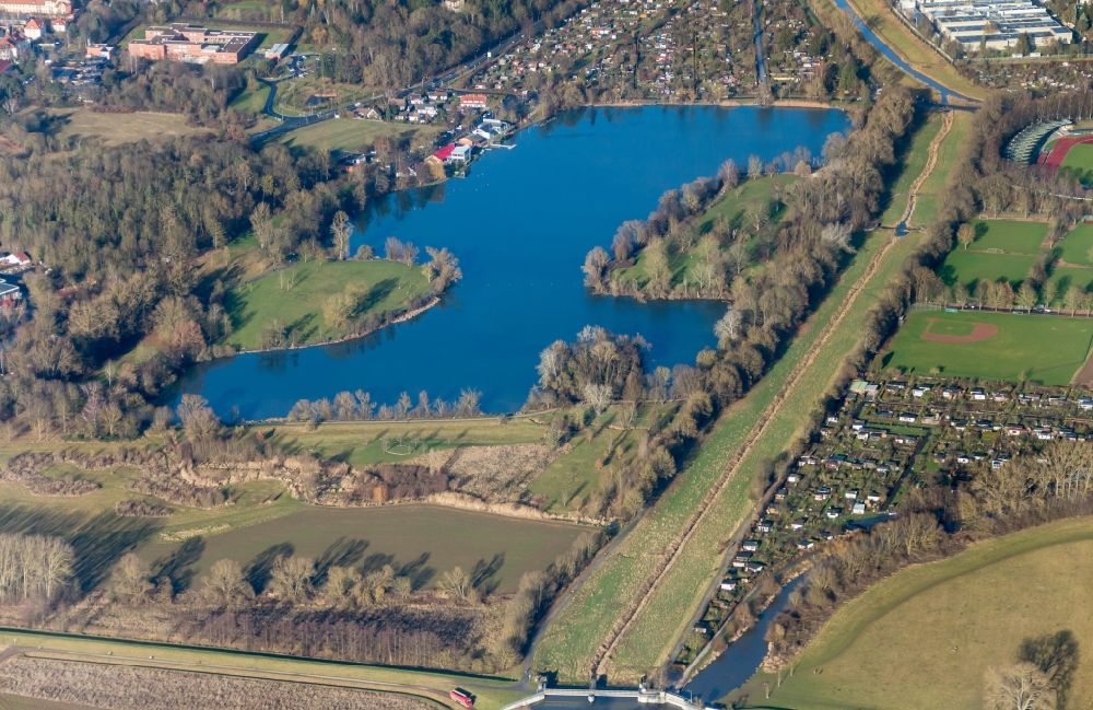 Luftbild Göttingen - Innenstadtbereich an den Uferbereichen des Kiessee in Göttingen im Bundesland Niedersachsen, Deutschland