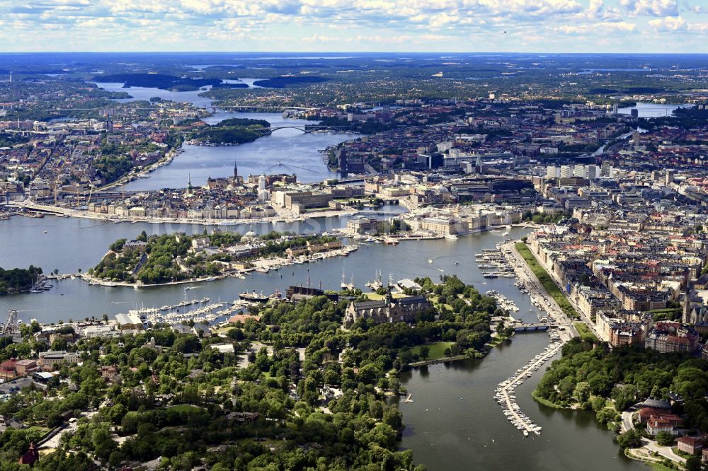 Stockholm aus der Vogelperspektive: Innenstadtbereich an den Uferbereichen des Mälaren in Stockholm in Stockholms län, Schweden