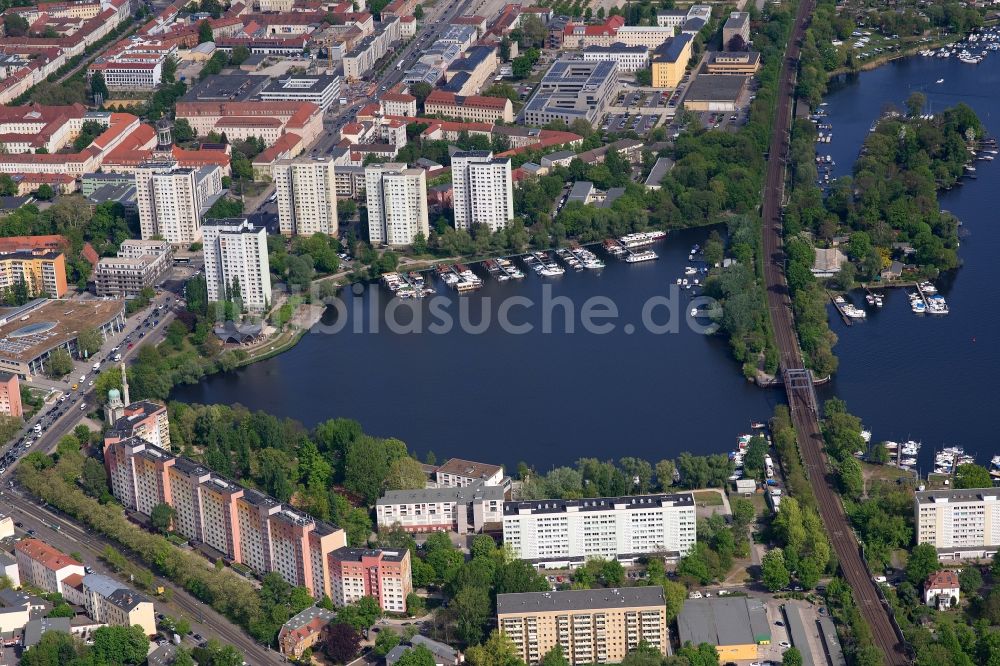 Luftaufnahme Potsdam - Innenstadtbereich an den Uferbereichen Neustädter Havelbucht in Potsdam im Bundesland Brandenburg, Deutschland
