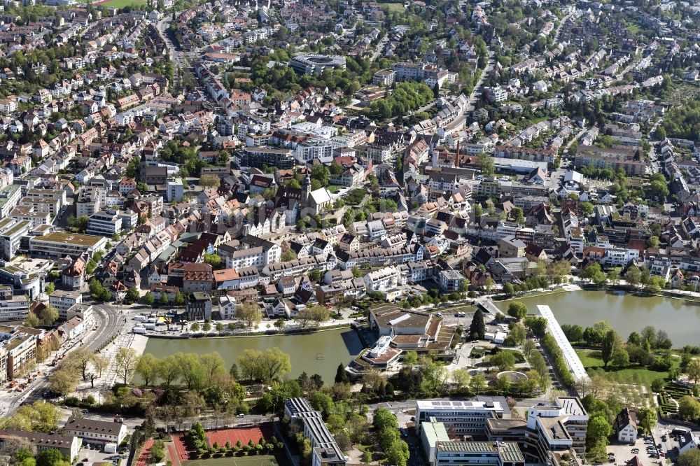 Luftaufnahme Böblingen - Innenstadtbereich an den Uferbereichen Oberen und Unteren See im Stadtgarten in Böblingen im Bundesland Baden-Württemberg, Deutschland