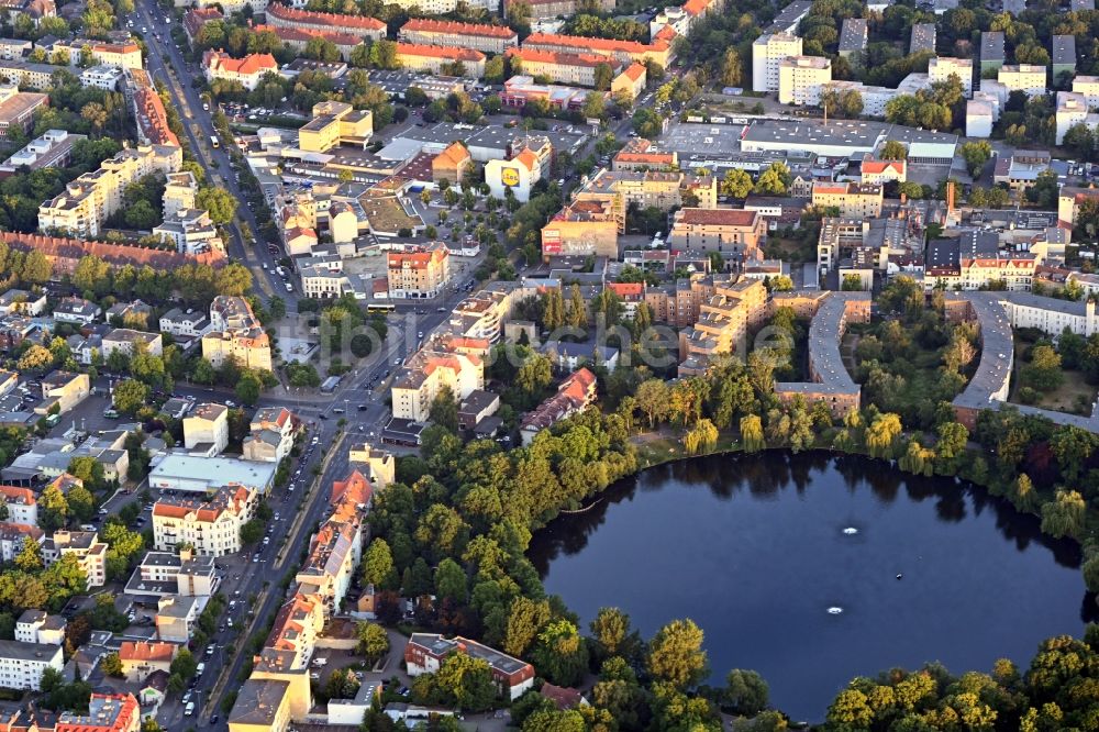 Luftbild Berlin - Innenstadtbereich an den Uferbereichen Schäfersee in Berlin, Deutschland