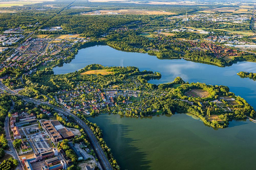 Luftbild Schwerin - Innenstadtbereich an den Uferbereichen des Schweriner Sees in Schwerin im Bundesland Mecklenburg-Vorpommern, Deutschland
