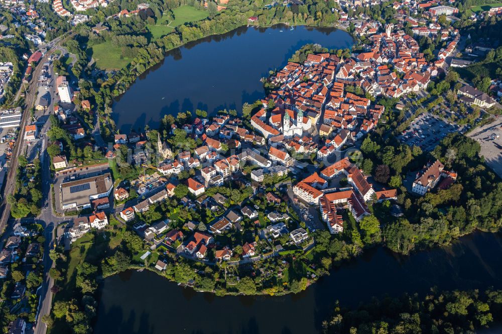 Luftbild Bad Waldsee - Innenstadtbereich an den Uferbereichen des Stadtsee in Bad Waldsee im Bundesland Baden-Württemberg, Deutschland