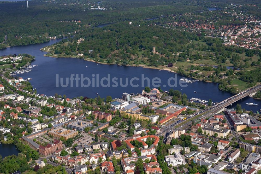 Potsdam von oben - Innenstadtbereich an den Uferbereichen Tiefer See in Potsdam im Bundesland Brandenburg, Deutschland