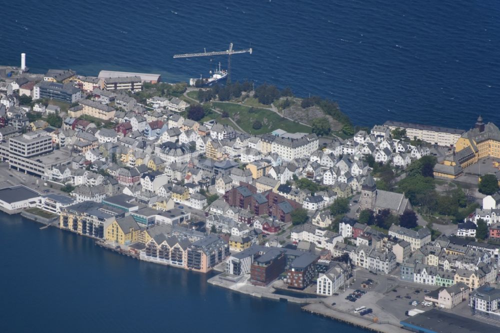 Luftaufnahme Alesund - Insel Alesund in Møre og Romsdal, Norwegen